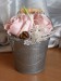 "Plechový kbelík s růžemi"